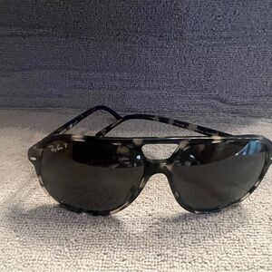 RAY-BAN Sunglasses RB2198. Black and gray tortoise.